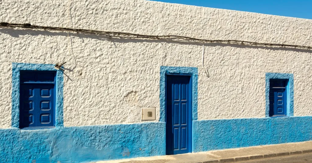 découvrez notre sélection de peintures extérieures de haute qualité pour protéger et embellir votre maison durablement.