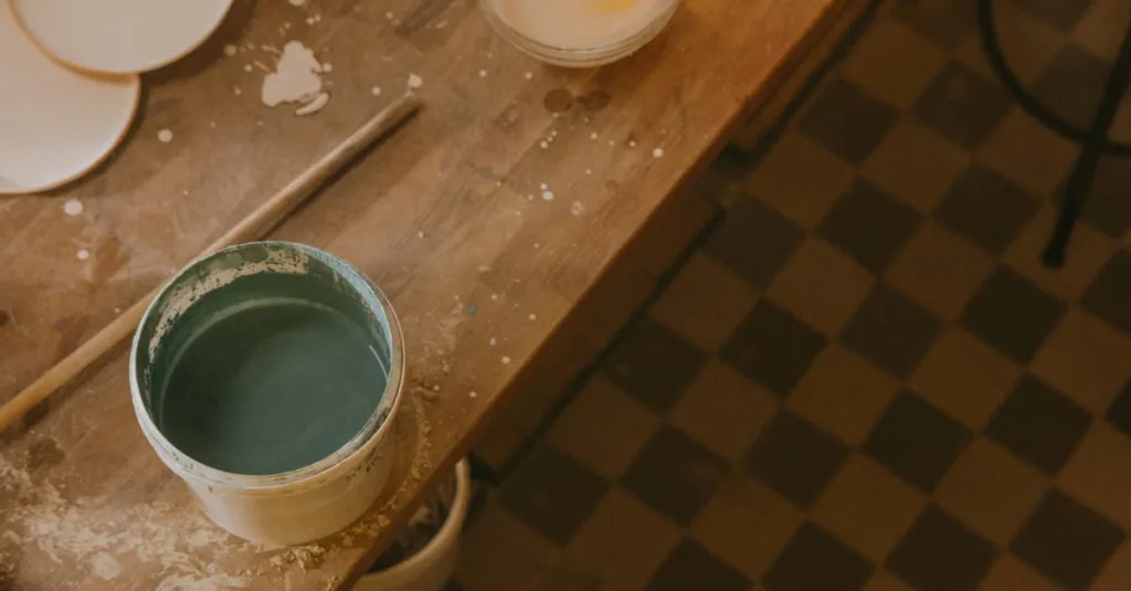 peinture mélaminée : découvrez une finition durable, résistante et facile à appliquer pour vos surfaces en bois et meubles.