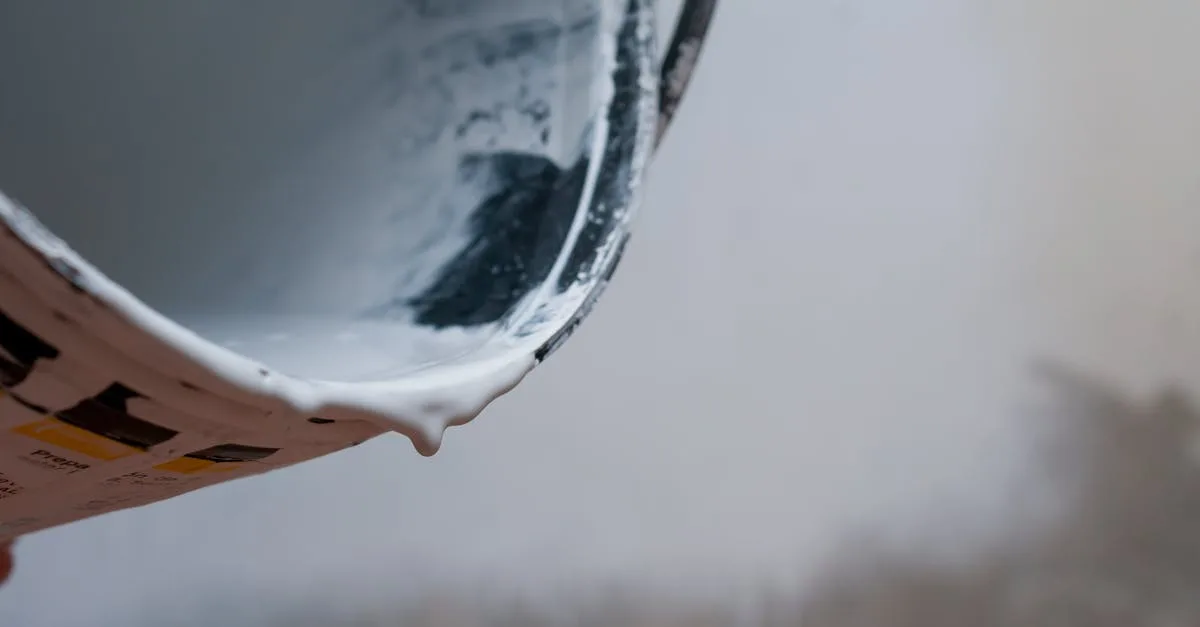 peinture résistante à l'humidité pour une protection durable contre l'eau et la moisissure, idéale pour salles de bains et cuisines.