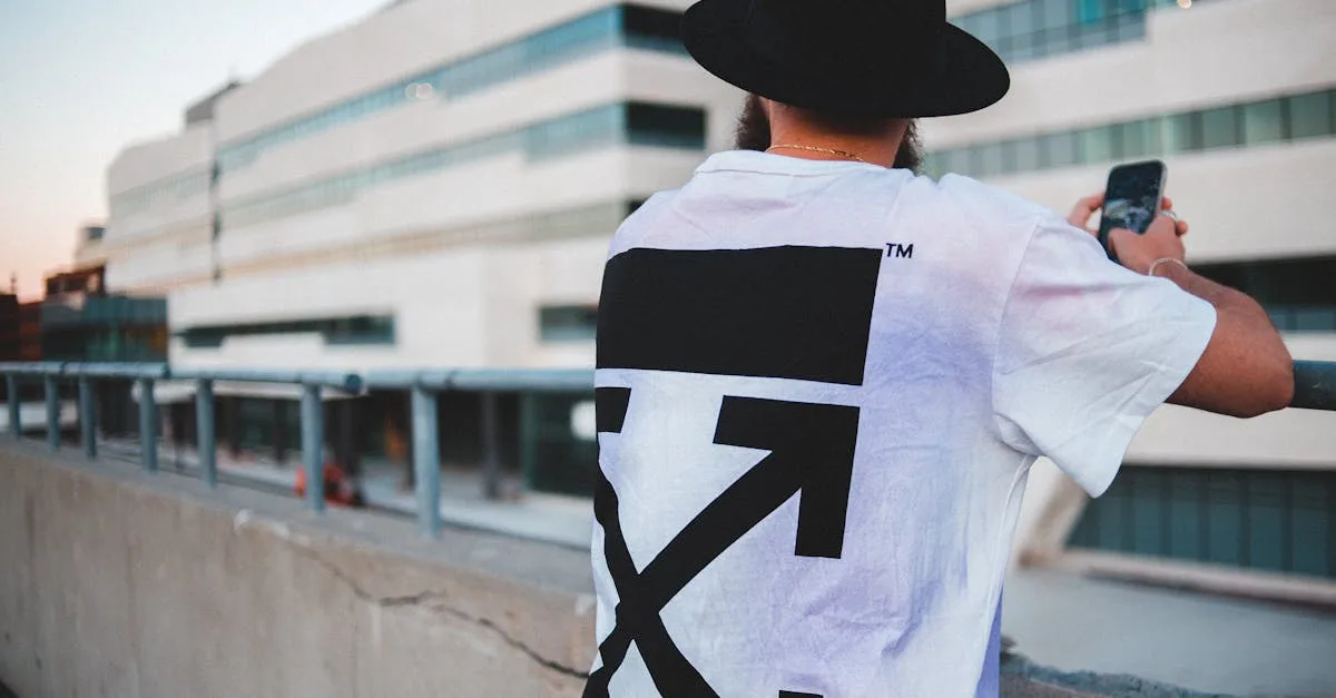 découvrez off-white, la marque de mode urbaine alliant design contemporain et culture streetwear pour un style unique et audacieux.