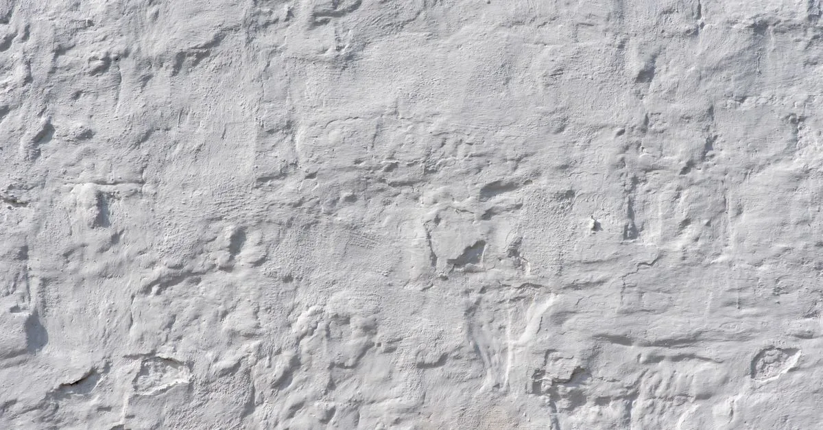 peinture à finition satinée offrant un rendu lisse et légèrement brillant, idéale pour une décoration durable et élégante.
