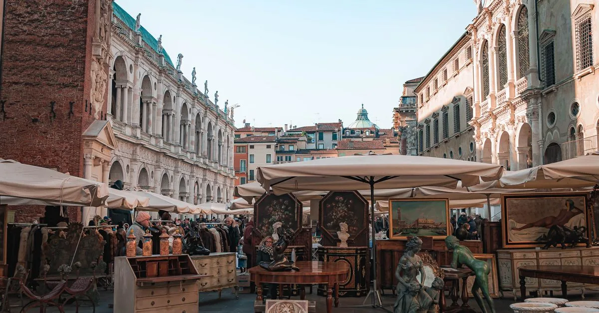 découvrez les meilleurs marchés aux puces pour chiner des trésors uniques, meubles vintage, vêtements d'occasion et objets de collection près de chez vous.