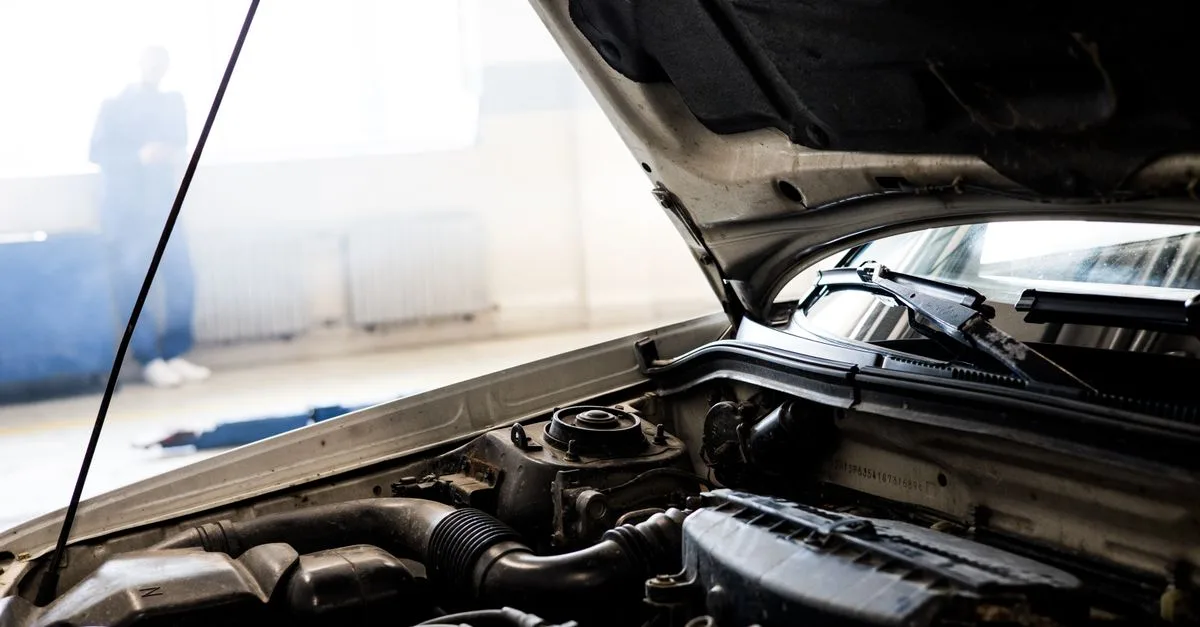 découvrez nos services complets d'entretien de véhicules et d'assurance pour assurer la sécurité et la performance de votre voiture au quotidien.