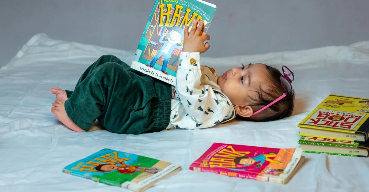 découvrez l'importance de la littératie précoce pour le développement des compétences en lecture et en écriture chez les jeunes enfants.